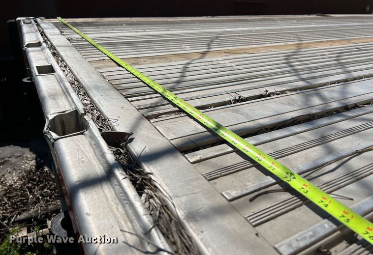 image for item KV9866 1996 Reitnouer flatbed trailer