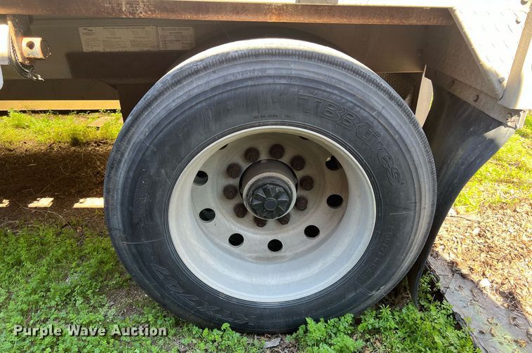 image for item KV9866 1996 Reitnouer flatbed trailer