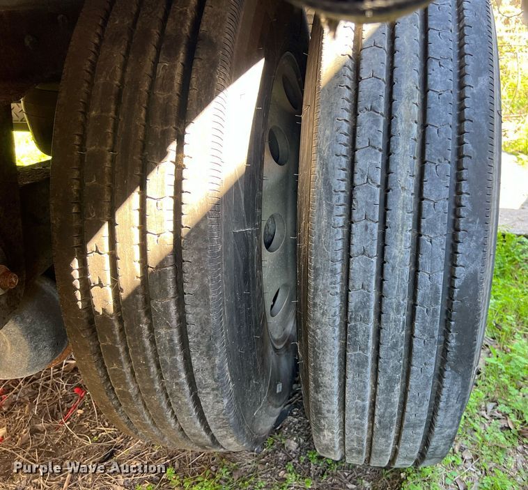 image for item KV9866 1996 Reitnouer flatbed trailer