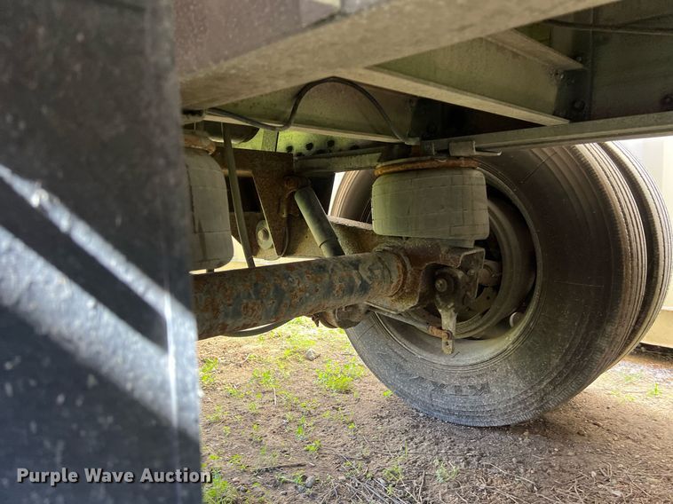 image for item KV9866 1996 Reitnouer flatbed trailer