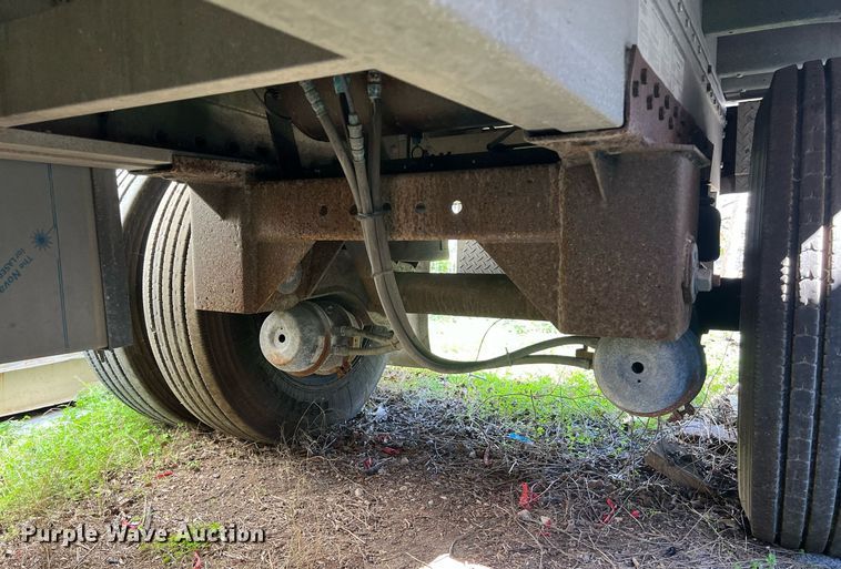 image for item KV9866 1996 Reitnouer flatbed trailer