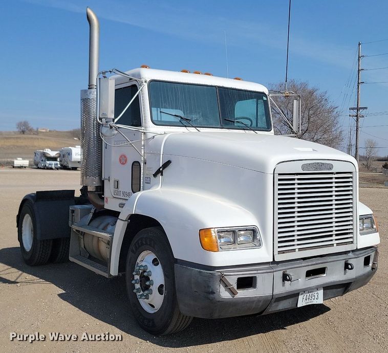 image for item LA9754 1998 Freightliner  FLD112 semi truck