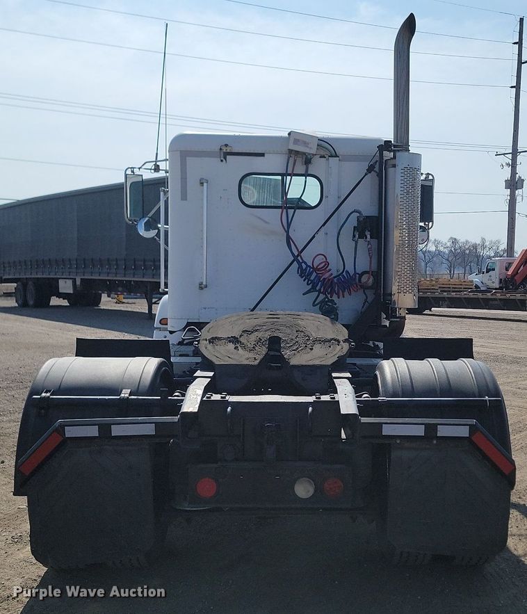 image for item LA9754 1998 Freightliner  FLD112 semi truck