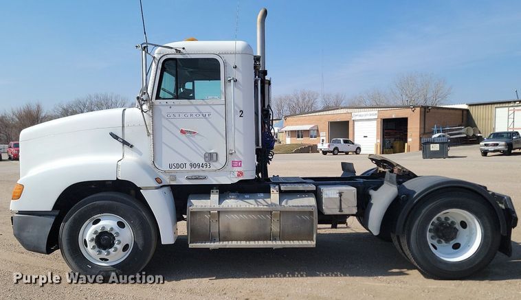 image for item LA9754 1998 Freightliner  FLD112 semi truck