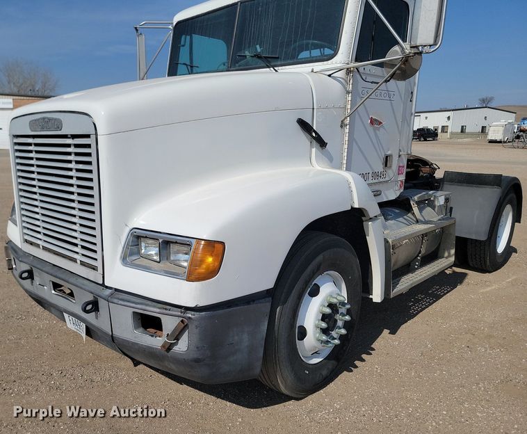 image for item LA9754 1998 Freightliner  FLD112 semi truck
