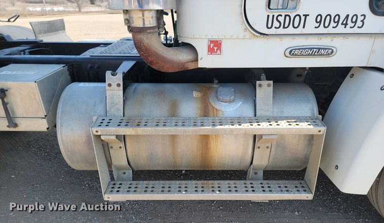 image for item LA9754 1998 Freightliner  FLD112 semi truck