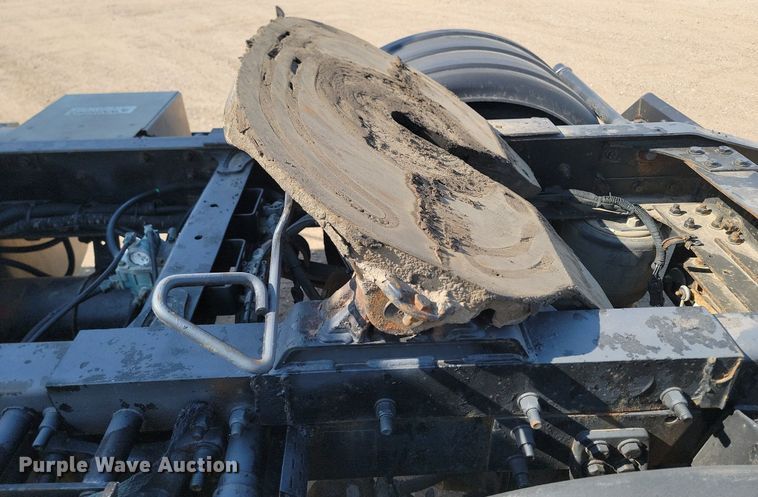 image for item LA9754 1998 Freightliner  FLD112 semi truck