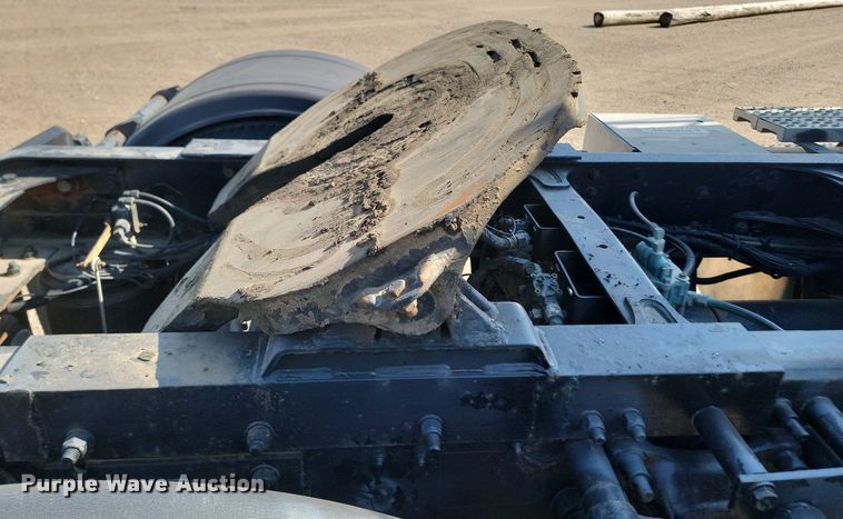 image for item LA9754 1998 Freightliner  FLD112 semi truck