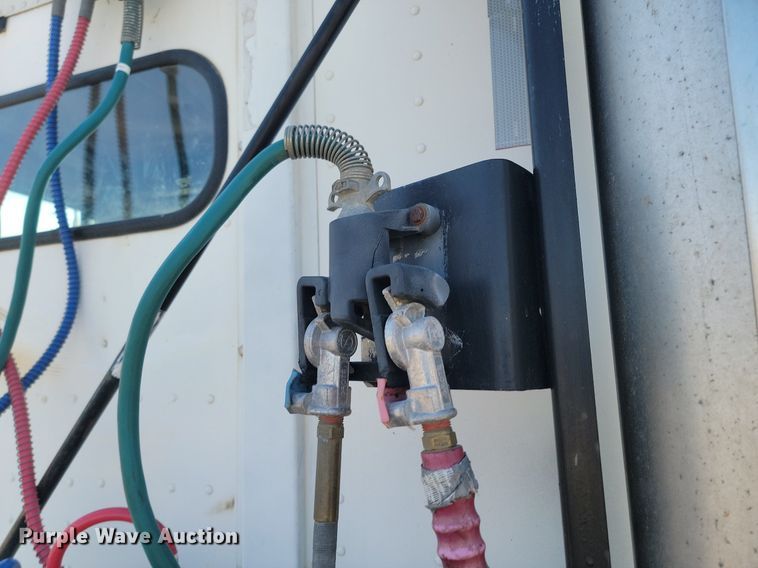 image for item LA9754 1998 Freightliner  FLD112 semi truck