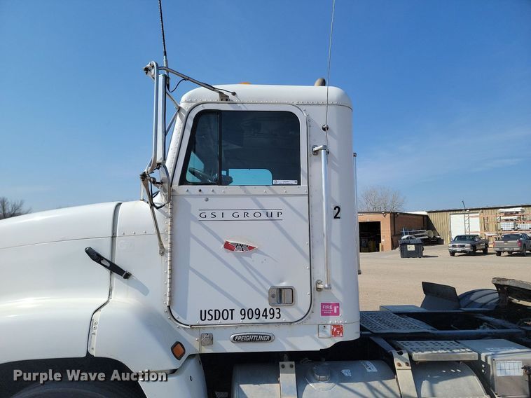 image for item LA9754 1998 Freightliner  FLD112 semi truck