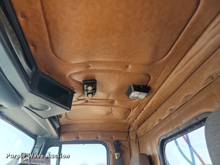 image for item LA9754 1998 Freightliner  FLD112 semi truck