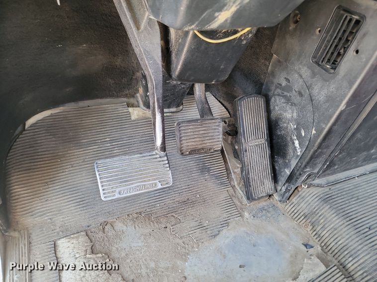 image for item LA9754 1998 Freightliner  FLD112 semi truck