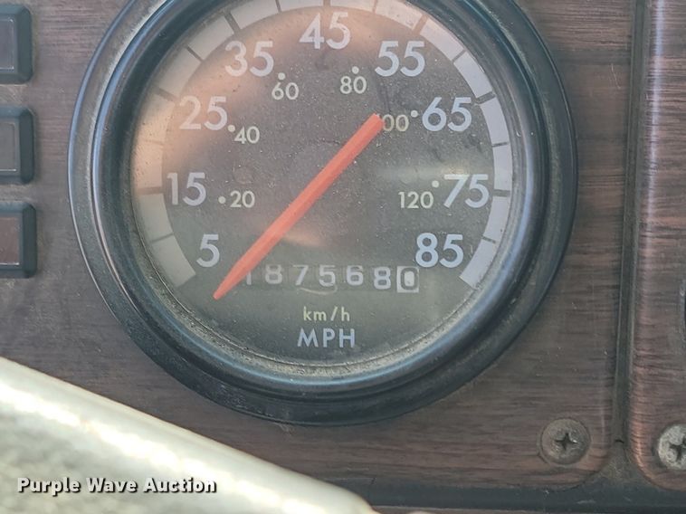 image for item LA9754 1998 Freightliner  FLD112 semi truck