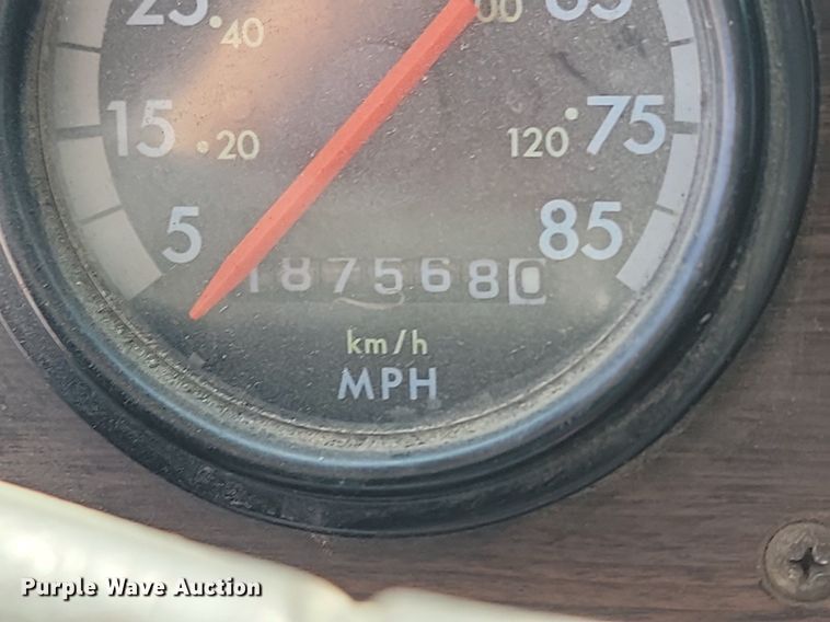 image for item LA9754 1998 Freightliner  FLD112 semi truck