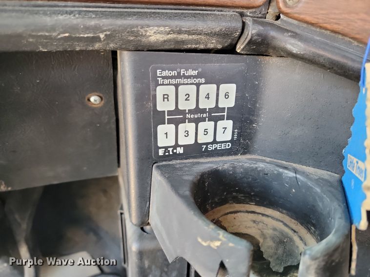 image for item LA9754 1998 Freightliner  FLD112 semi truck