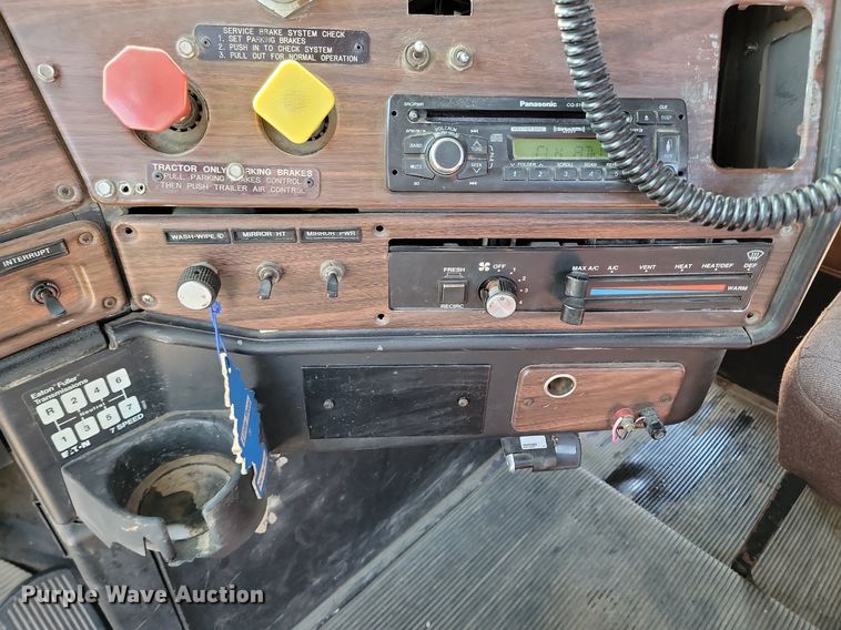 image for item LA9754 1998 Freightliner  FLD112 semi truck