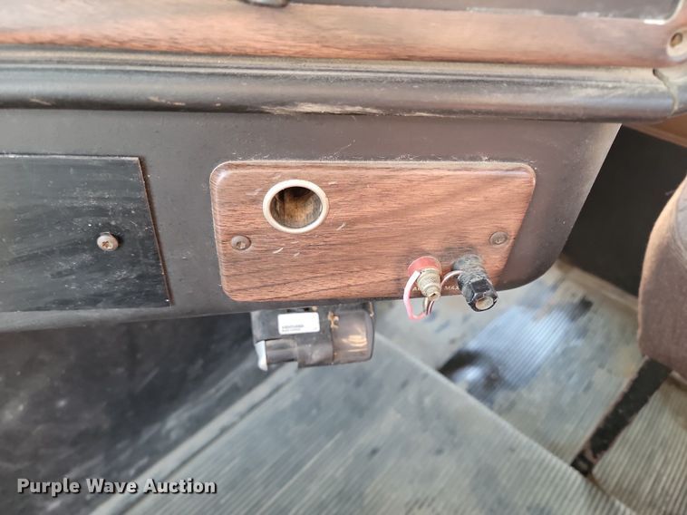 image for item LA9754 1998 Freightliner  FLD112 semi truck