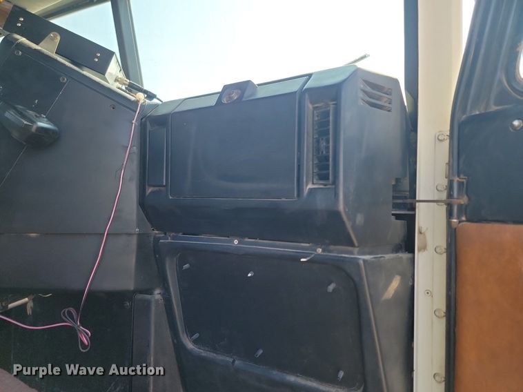 image for item LA9754 1998 Freightliner  FLD112 semi truck