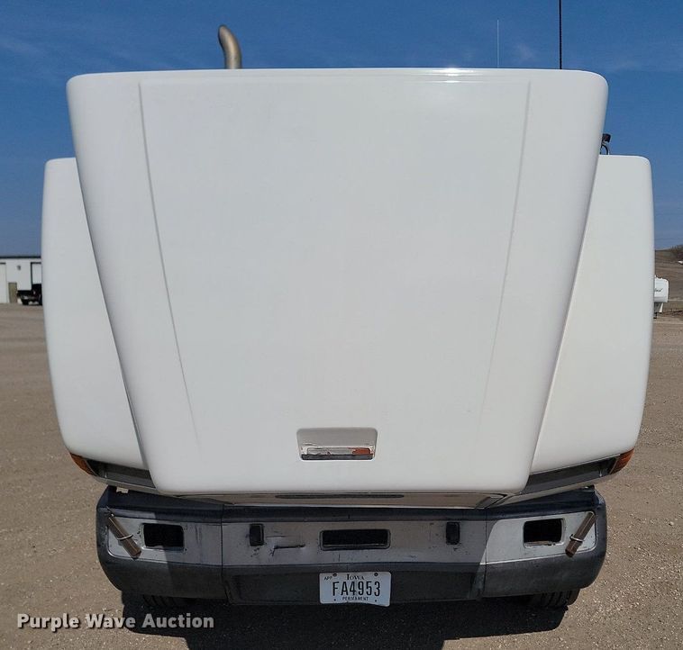 image for item LA9754 1998 Freightliner  FLD112 semi truck