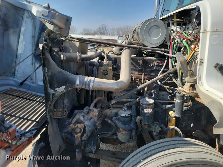 image for item LA9754 1998 Freightliner  FLD112 semi truck