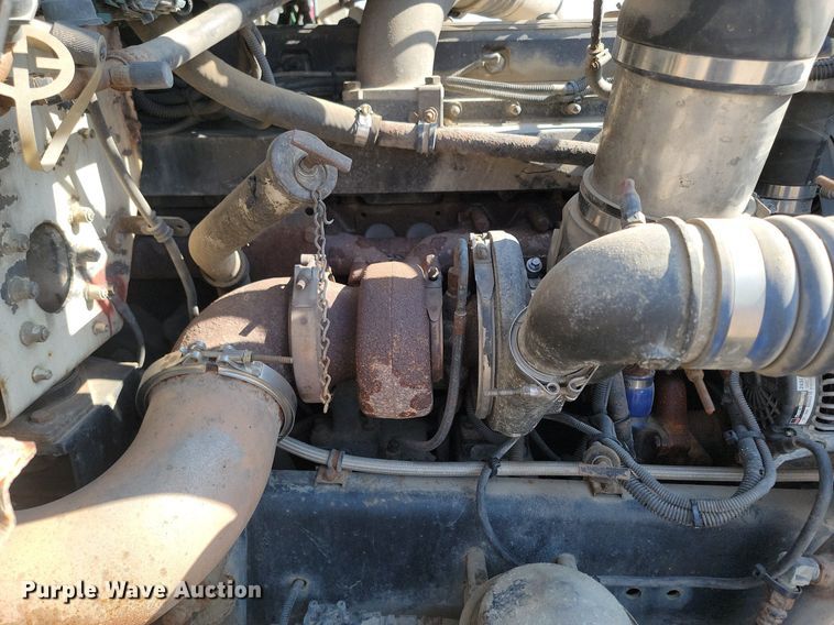 image for item LA9754 1998 Freightliner  FLD112 semi truck