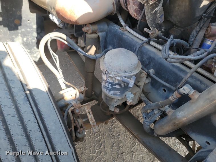 image for item LA9754 1998 Freightliner  FLD112 semi truck