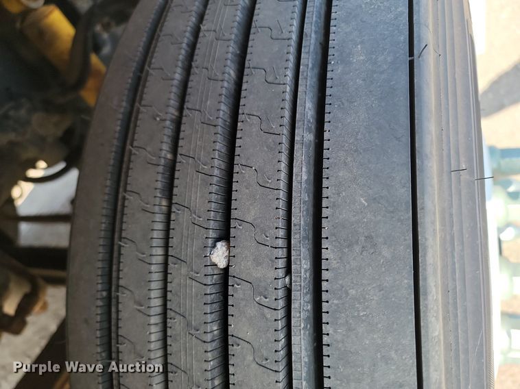 image for item LA9754 1998 Freightliner  FLD112 semi truck