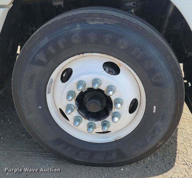 image for item LA9754 1998 Freightliner  FLD112 semi truck