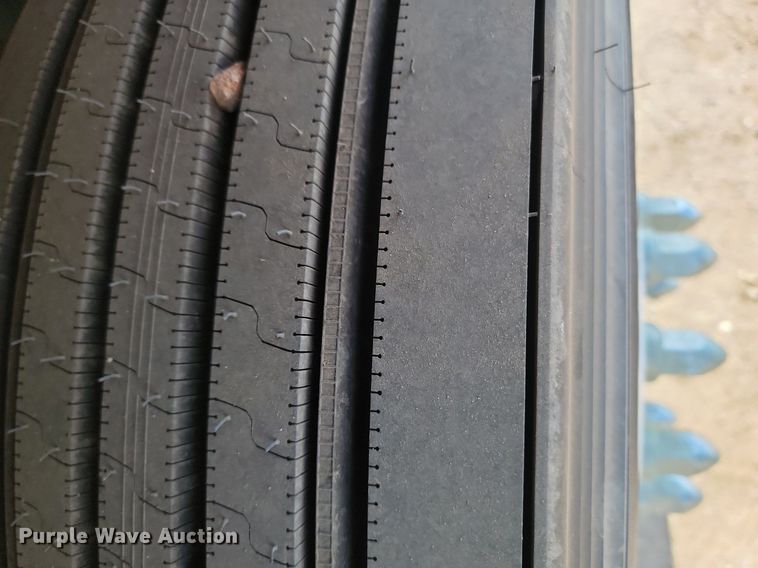 image for item LA9754 1998 Freightliner  FLD112 semi truck