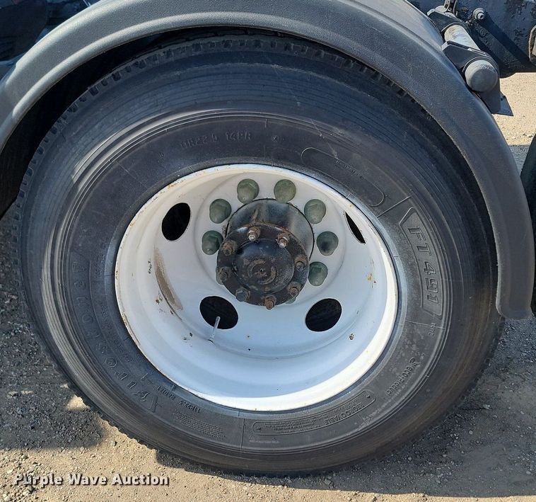 image for item LA9754 1998 Freightliner  FLD112 semi truck