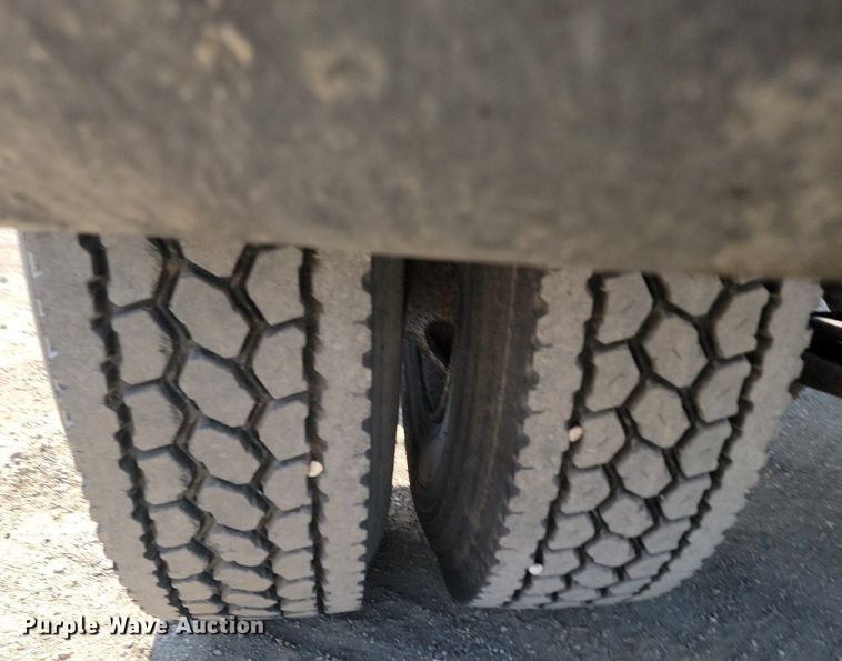 image for item LA9754 1998 Freightliner  FLD112 semi truck