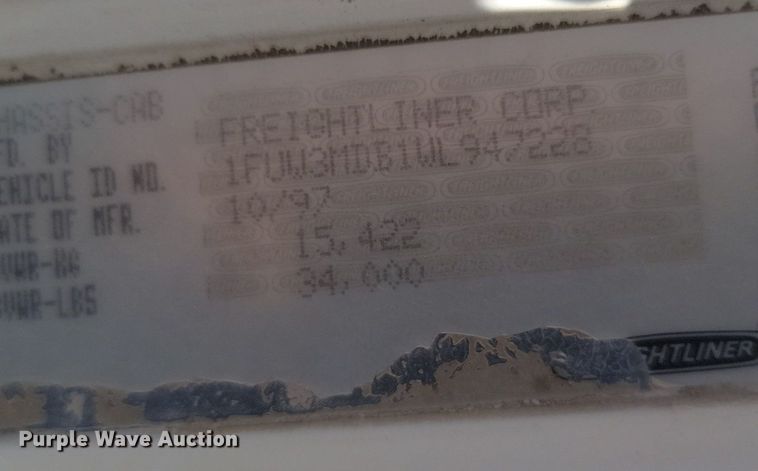 image for item LA9754 1998 Freightliner  FLD112 semi truck