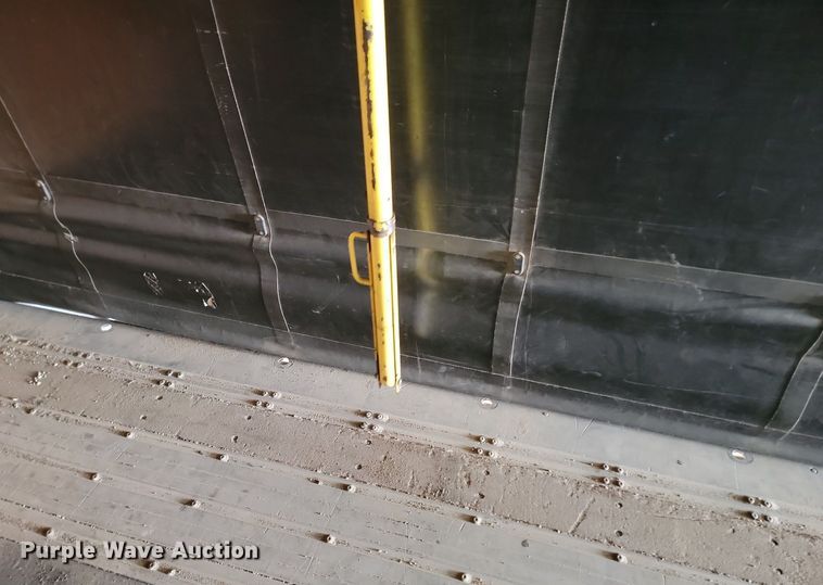 image for item LA9755 2004 Fontaine  IFTW-6-5053SLWK-CS side curtain trailer