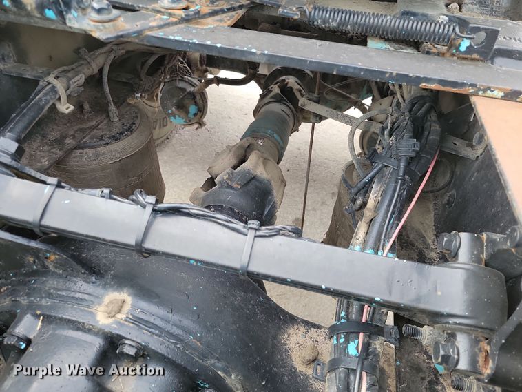 image for item LD9117 2011 Volvo VNL semi truck