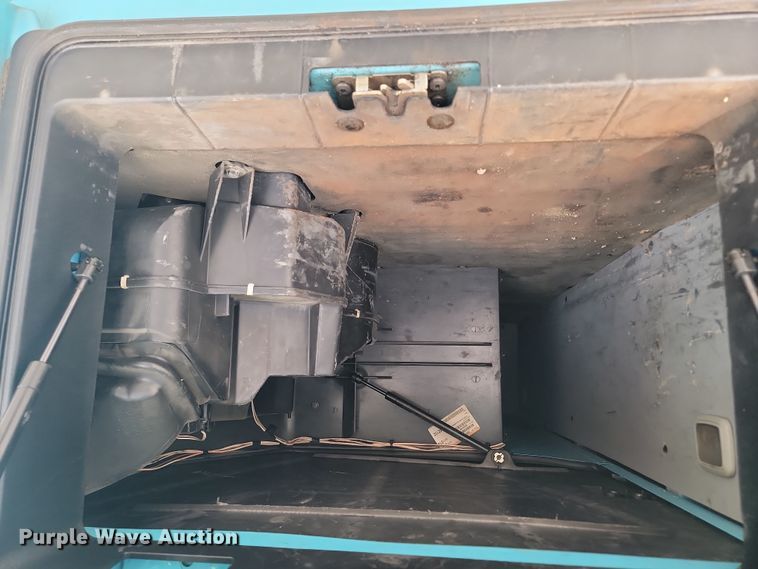 image for item LD9117 2011 Volvo VNL semi truck