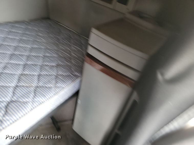 image for item LD9117 2011 Volvo VNL semi truck