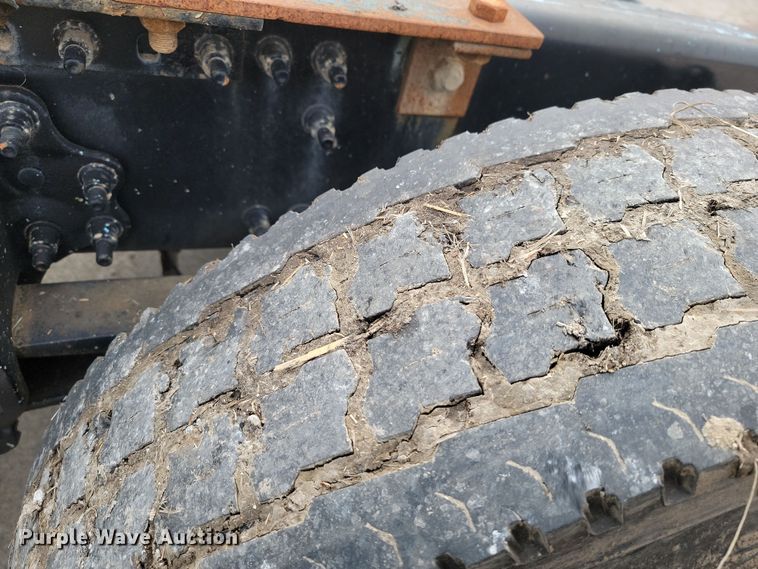 image for item LD9117 2011 Volvo VNL semi truck