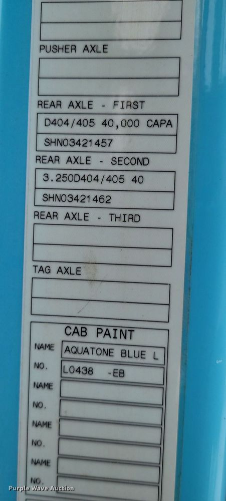 image for item LD9117 2011 Volvo VNL semi truck