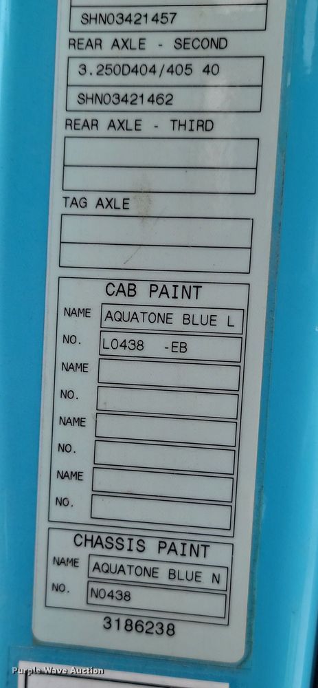 image for item LD9117 2011 Volvo VNL semi truck