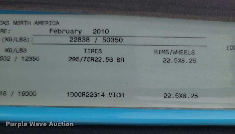 image for item LD9117 2011 Volvo VNL semi truck