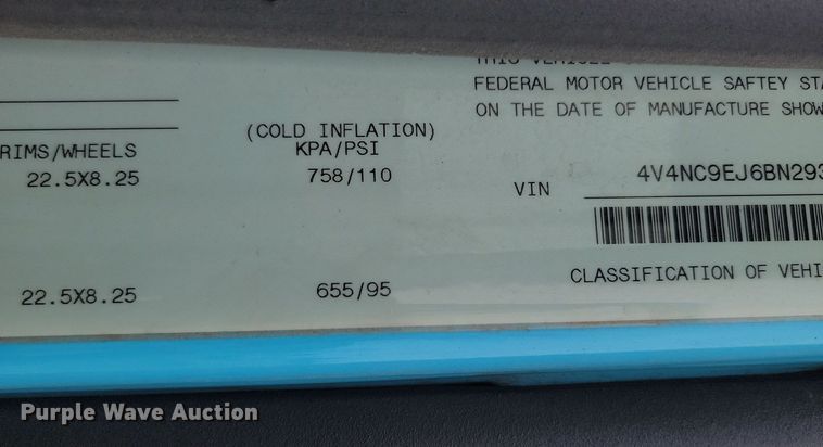 image for item LD9117 2011 Volvo VNL semi truck