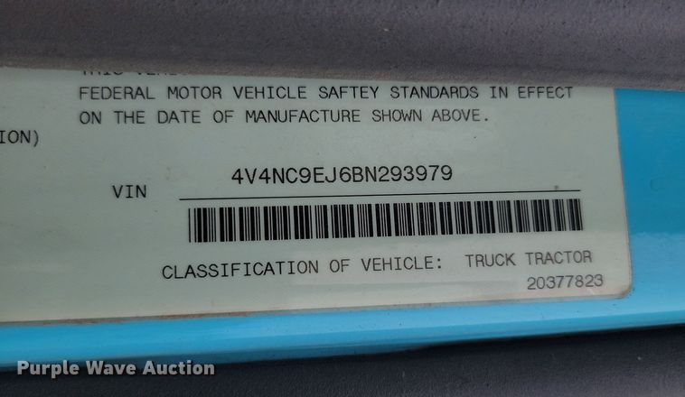 image for item LD9117 2011 Volvo VNL semi truck