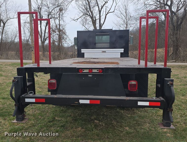 image for item LD9123 1997 International 4900  flatbed truck