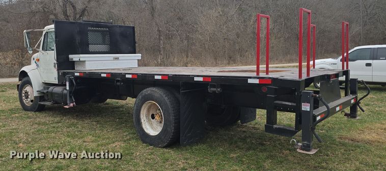 image for item LD9123 1997 International 4900  flatbed truck