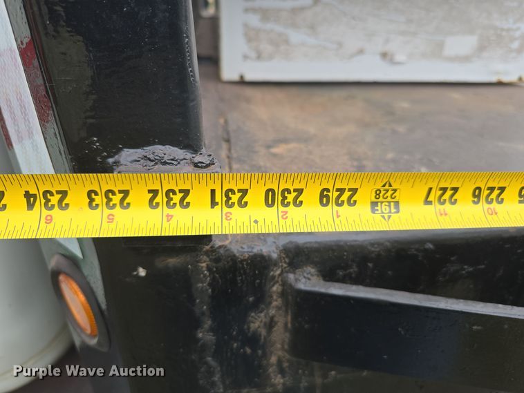 image for item LD9123 1997 International 4900  flatbed truck