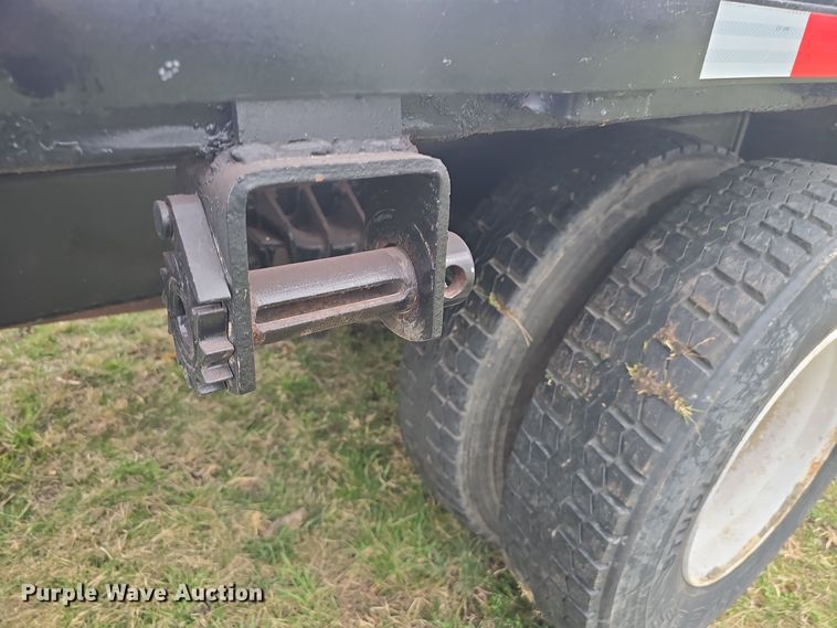 image for item LD9123 1997 International 4900  flatbed truck