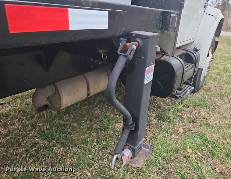 image for item LD9123 1997 International 4900  flatbed truck