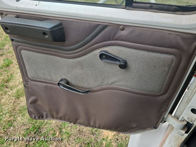 image for item LD9123 1997 International 4900  flatbed truck