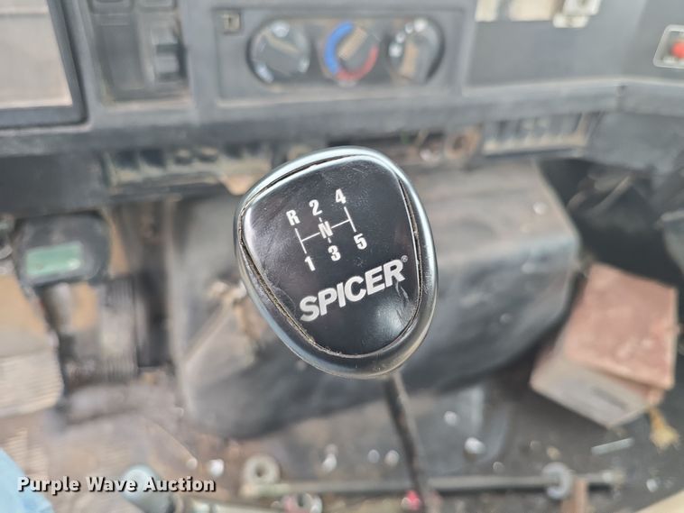 image for item LD9123 1997 International 4900  flatbed truck