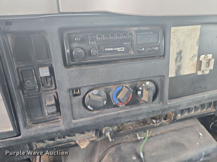 image for item LD9123 1997 International 4900  flatbed truck